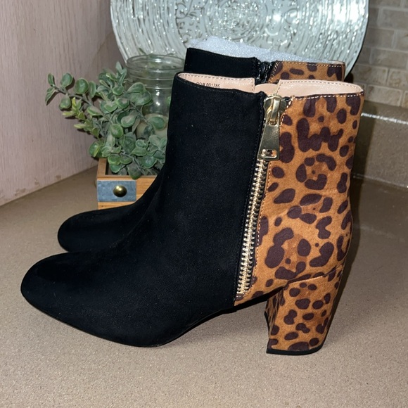 Journee Sarah Collection Black Animal Print Two Tone Ankle Boots NWOT - Picture 3 of 13
